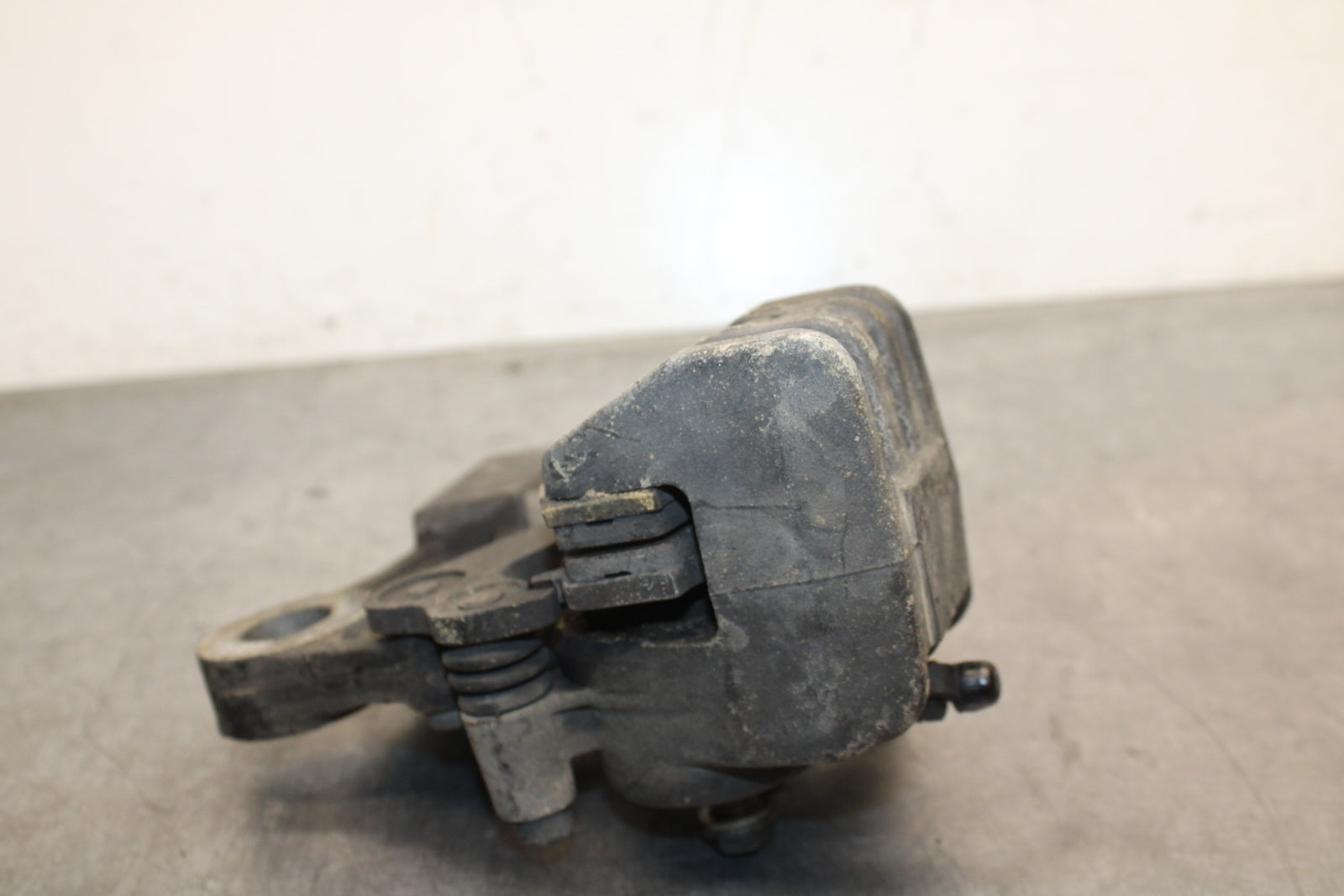 07-09 KAWASAKI VERSYS 650 REAR BACK BRAKE CALIPER W MOUNT BRACKET BB125