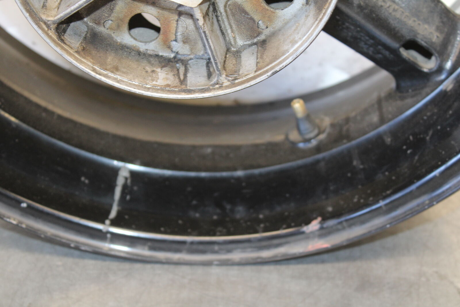 05-06 SUZUKI GSXR1000 REAR WHEEL BACK RIM BB677