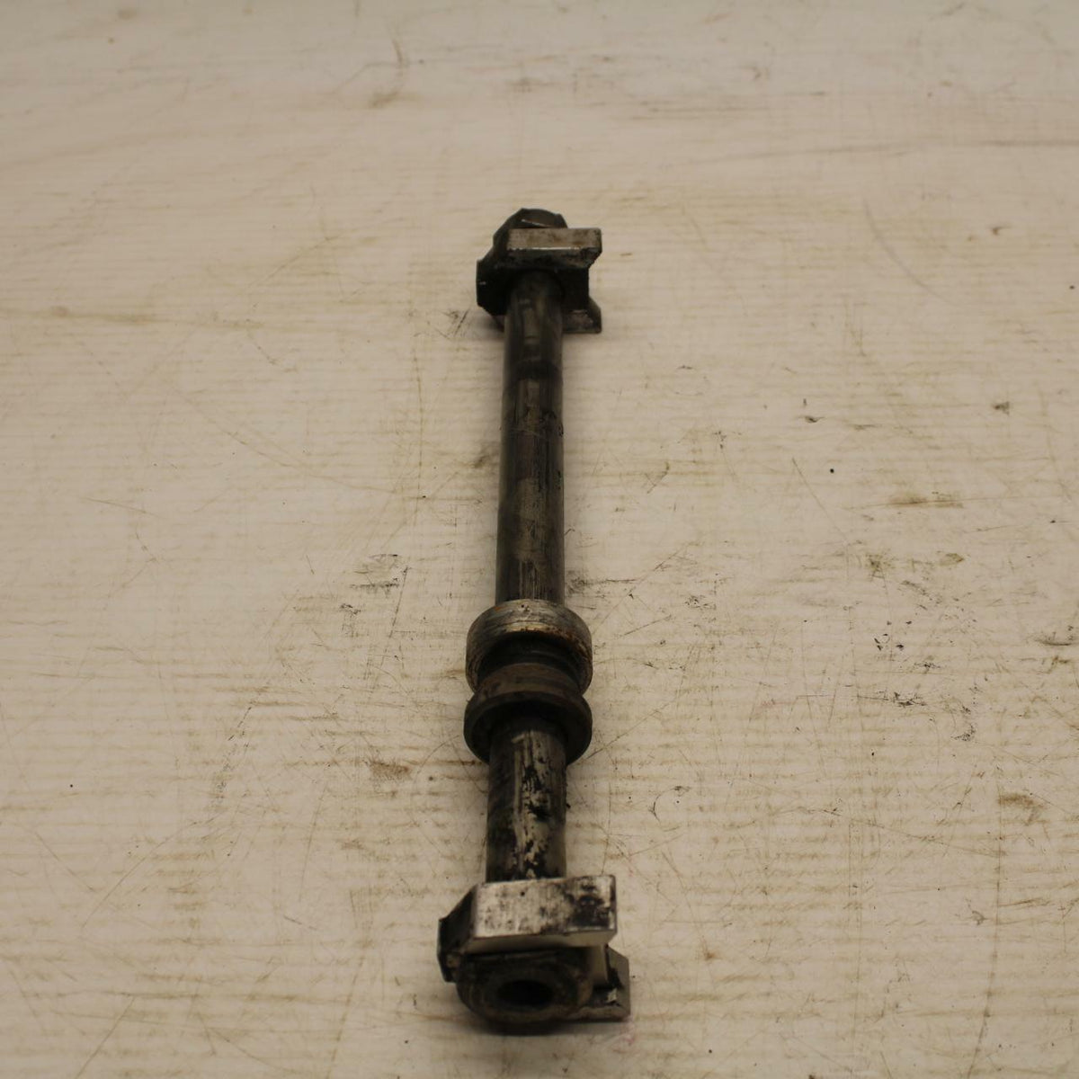07-16 TRIUMPH STREET TRIPLE REAR AXLE BACK WHEEL RIM PIVOT BOLT AXEL BB356