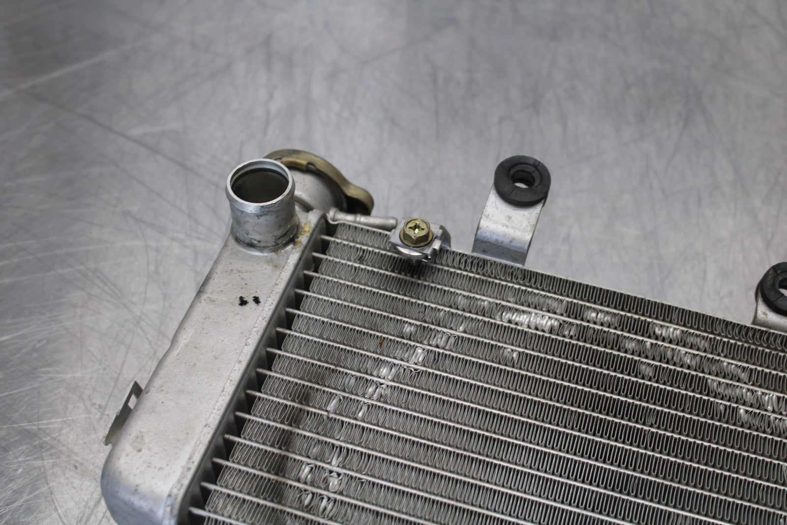 98-05 HONDA SUPER HAWK 1000 VTR1000F RIGHT ENGINE RADIATOR MOTOR COOLER BB152