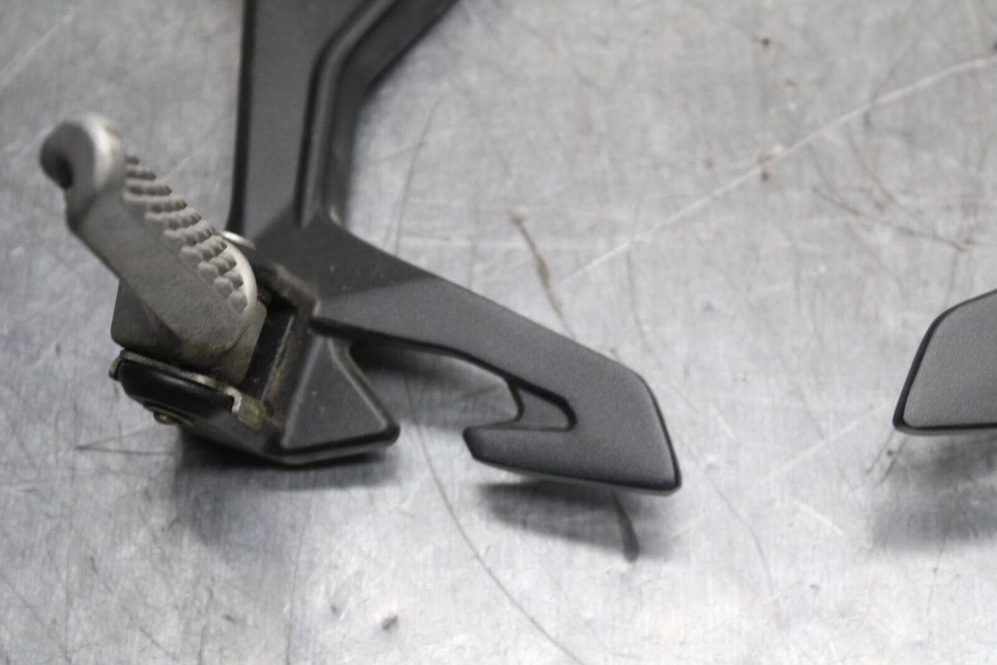 18-23 KAWASAKI NINJA 400 EX400 ABS REAR BACK PASSENGER PEG SET PAIR BB747