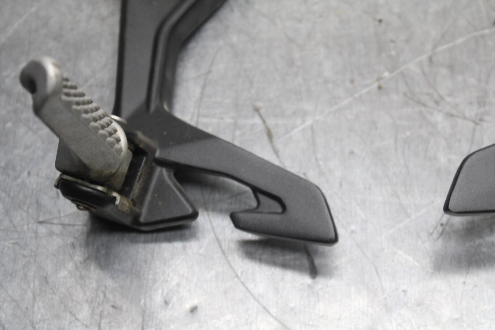 18-23 KAWASAKI NINJA 400 EX400 ABS REAR BACK PASSENGER PEG SET PAIR BB747