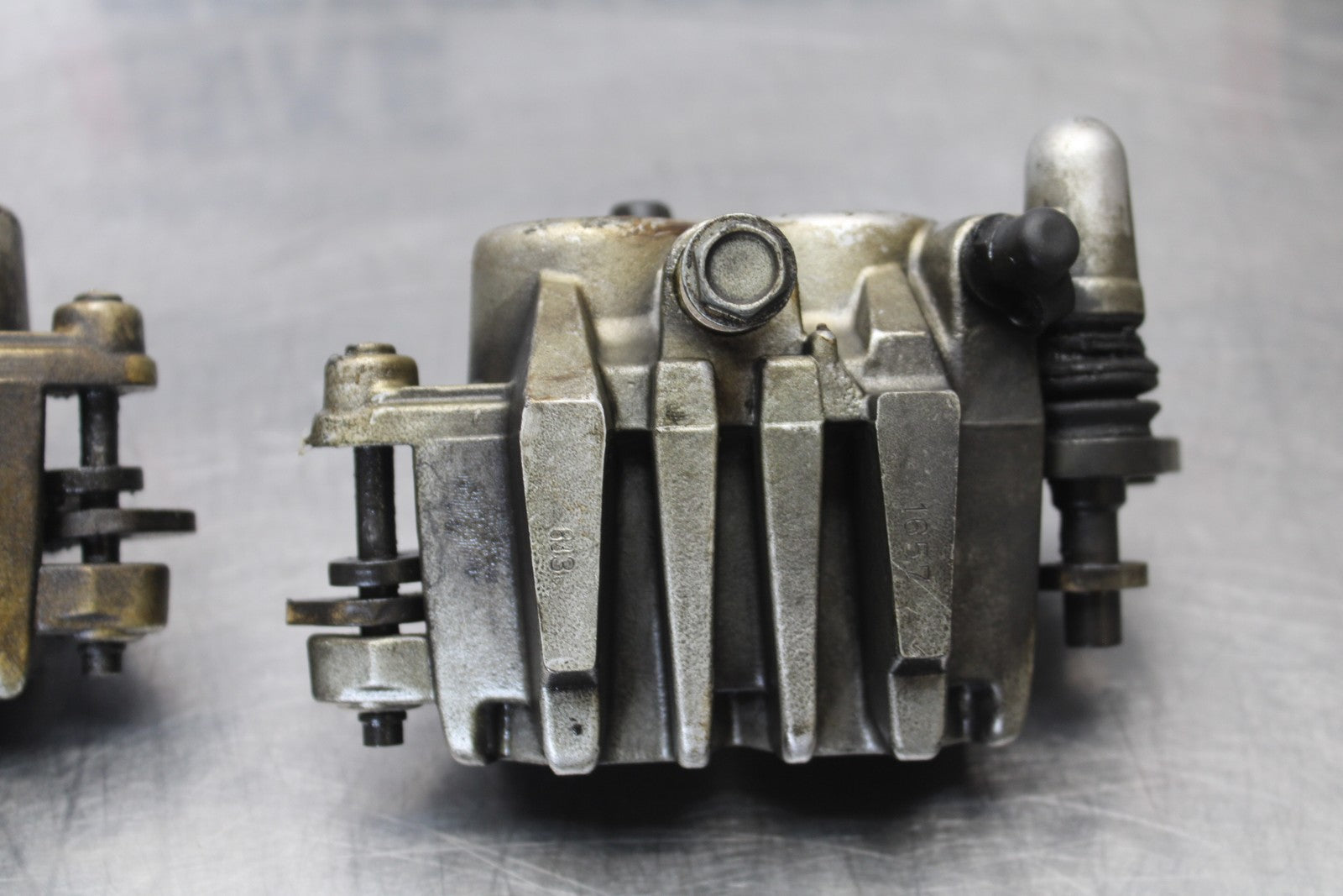 03-08 KAWASAKI VULCAN 1600 RIGHT LEFT FRONT BRAKE CALIPER SET PAIR BB196