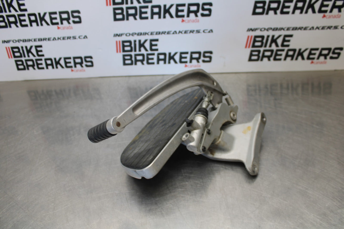 05-06 VICTORY KINGPIN DELUXE RIGHT FRONT FOOT REST PEG STEP BB195