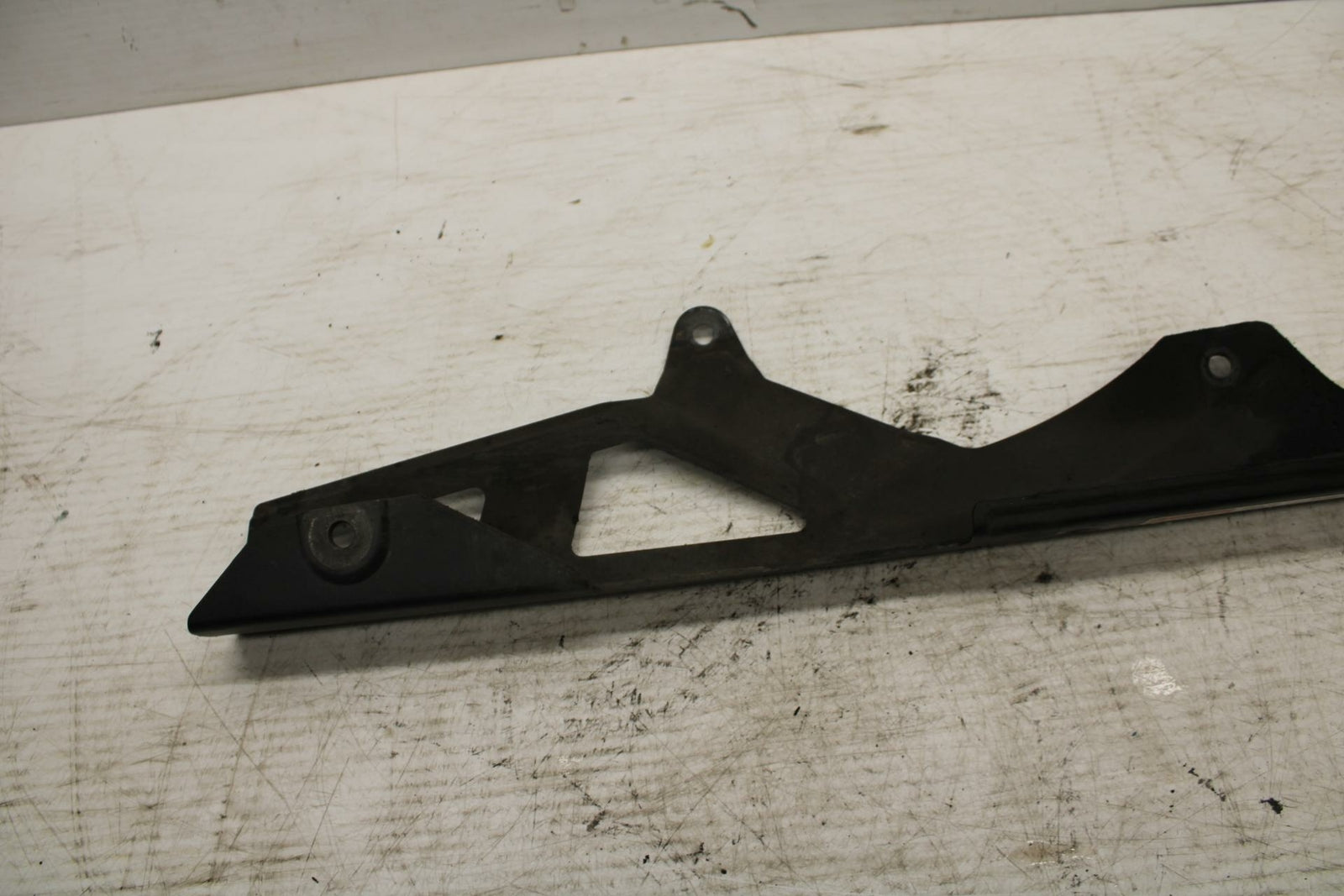 11-17 SUZUKI GSXR750 REAR BACK DRIVE CHAIN GUARD COVER SHIELD 61311-14J00 BB306