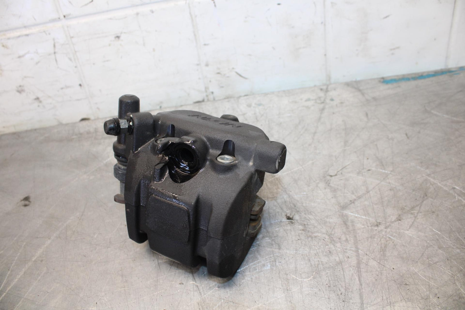 18 KAWASAKI Z 400  FRONT BRAKE CALIPER BB469