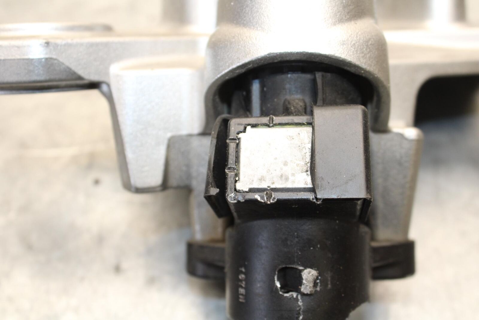 2006 Kawasaki Ninja 650R  FORKS UPPER TRIPLE TREE CLAMP 44039-0033-793 BB446