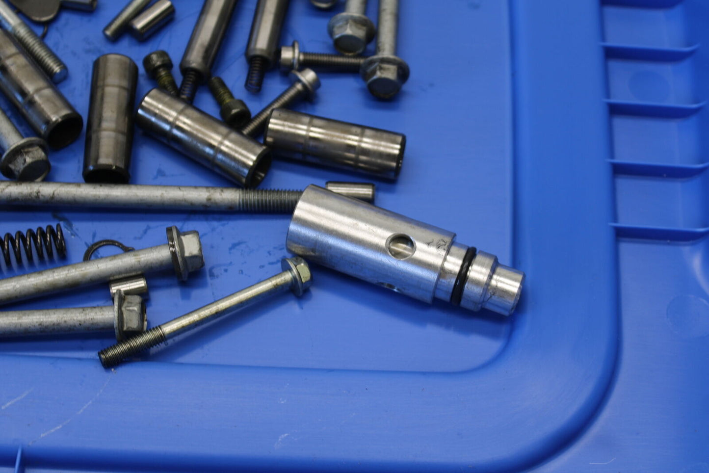08-09 YAMAHA YZF R6S ENGINE MOUNTING BOLTS HARDWARE MOTOR SCREWS  BB690