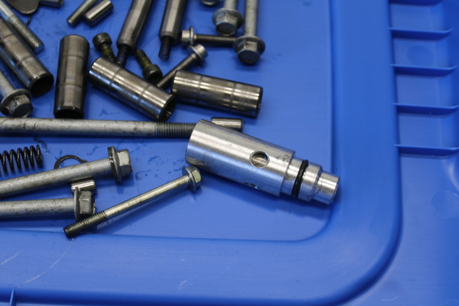 08-09 YAMAHA YZF R6S ENGINE MOUNTING BOLTS HARDWARE MOTOR SCREWS  BB690