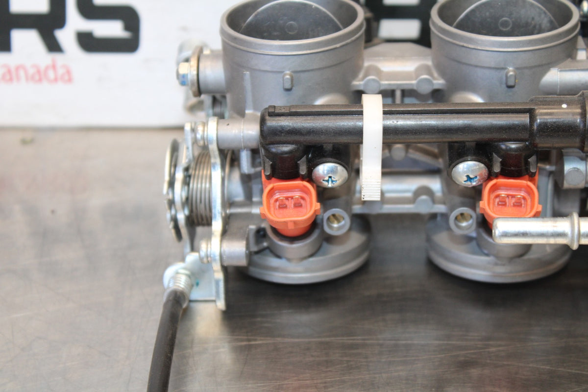 20-22 KAWASAKI NINJA ZX6R MAIN FUEL INJECTORS / THROTTLE BODIES BB884-B