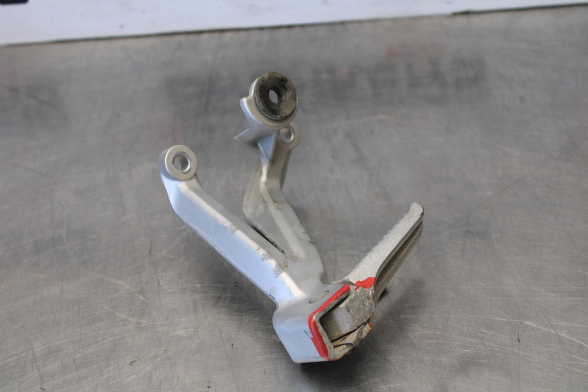 97-00 SUZUKI GSXR600 SRAD LEFT REAR BACK PASSENGER PEG BB921