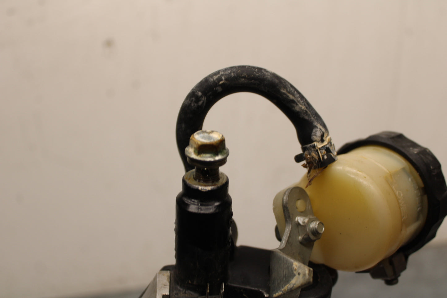 91-92 SUZUKI GSXR750 M  FRONT BRAKE MASTER CYLINDER w/ LEVER BB125