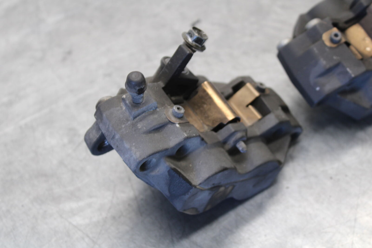 03-07 SUZUKI SV1000S RIGHT LEFT FRONT BRAKE CALIPER SET PAIR CALIPERS BB657