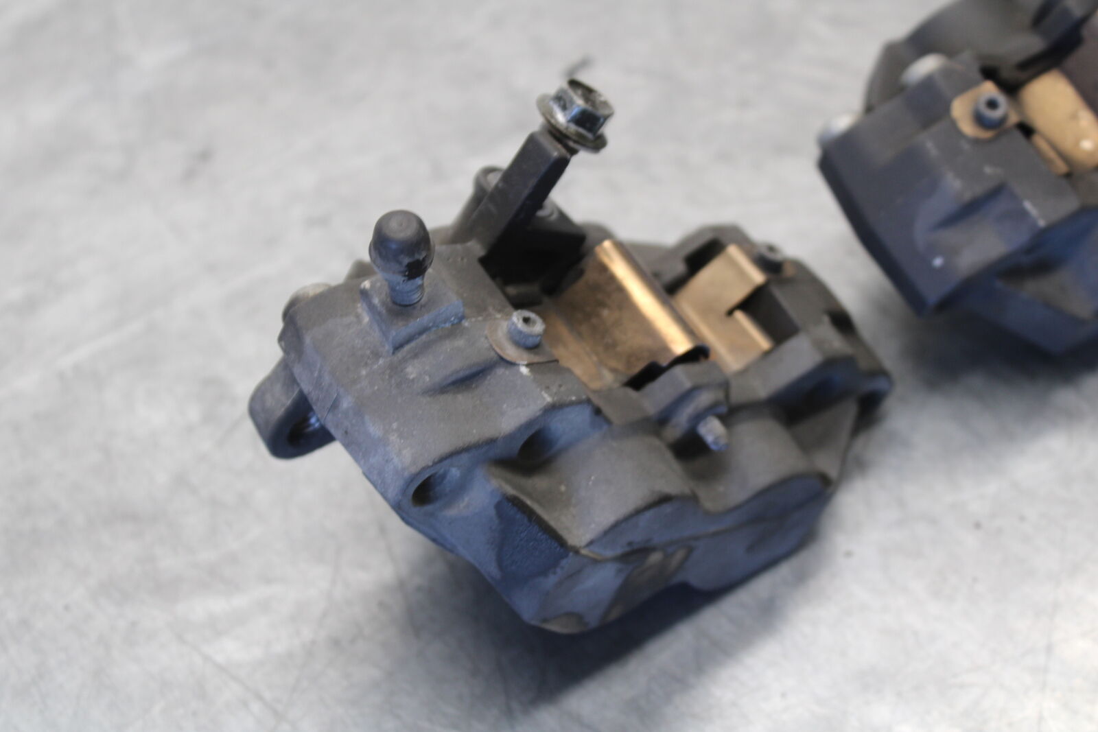 03-07 SUZUKI SV1000S RIGHT LEFT FRONT BRAKE CALIPER SET PAIR CALIPERS BB657