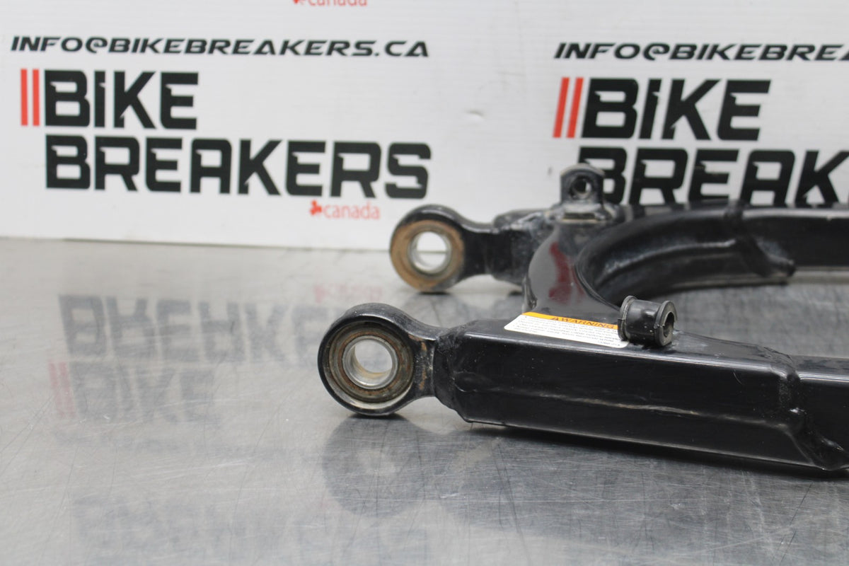 09 HARLEY-DAVIDSON SPORTSTER 1200 CUSTOM XL1200C SWINGARM SUSPENSION ARM BB776