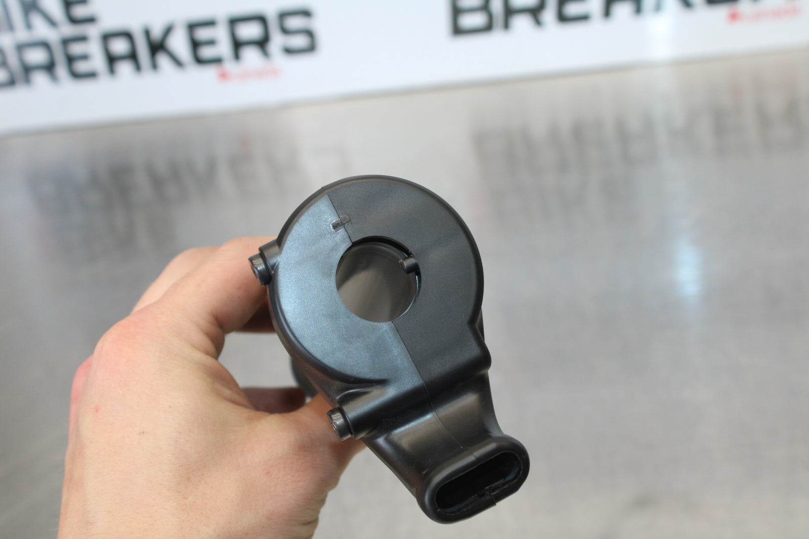 23-24 KAWASAKI NINJA ZX14R NEW!! THROTTLE CABLE LINE HOUSING GUIDE BB169