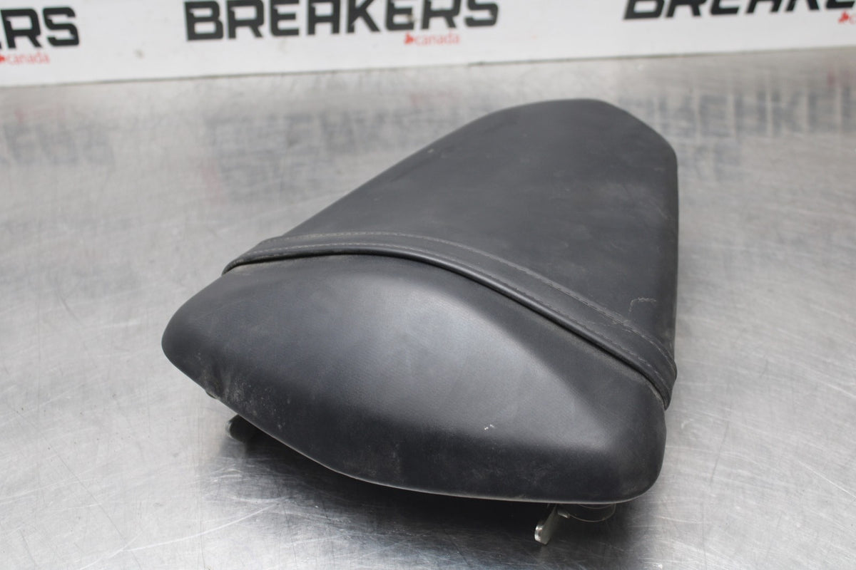 17-18 YAMAHA YZF R3 REAR BACK PASSENGER TANDEM SEAT PAD SADDLE PILLION BB813