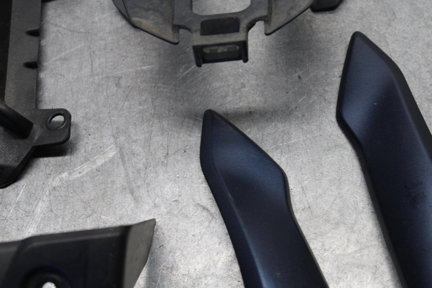 21-24 YAMAHA MT-07 MISCELLANEOUS PANELS COVERS TRIM  COWLS BB662