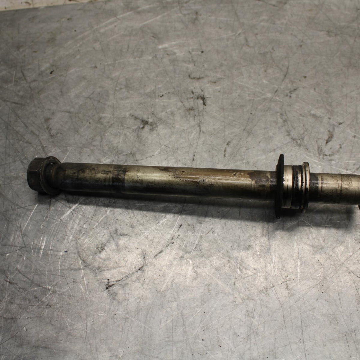 2007 Yamaha YZF R6 REAR AXLE BACK WHEEL RIM PIVOT BOLT AXEL 2C0-25381-10-00 BB52