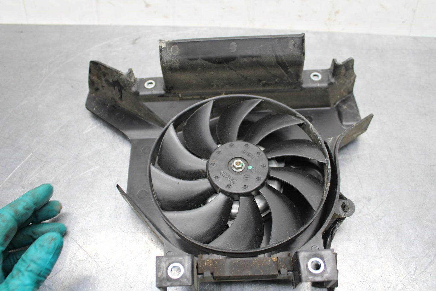 19-22 KAWASAKI Z400 ENGINE RADIATOR COOLING FAN BB586