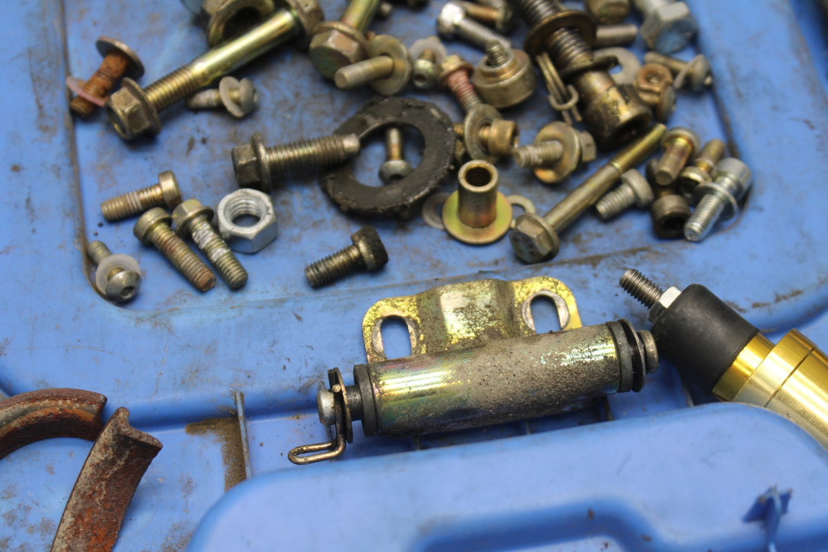 05 DUCATI SUPERSPORT 800 MOUNTING BOLTS HARDWARE SCREWS BB913