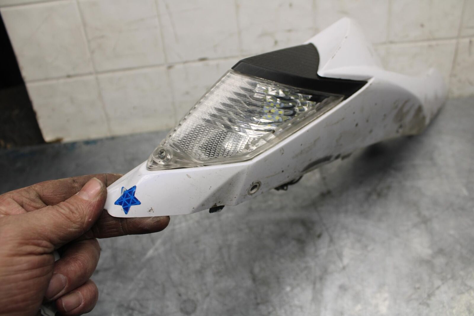13 SUZUKI GSXR750 RIGHT REAR BACK TAIL FAIRING COWL SHROUD BB474