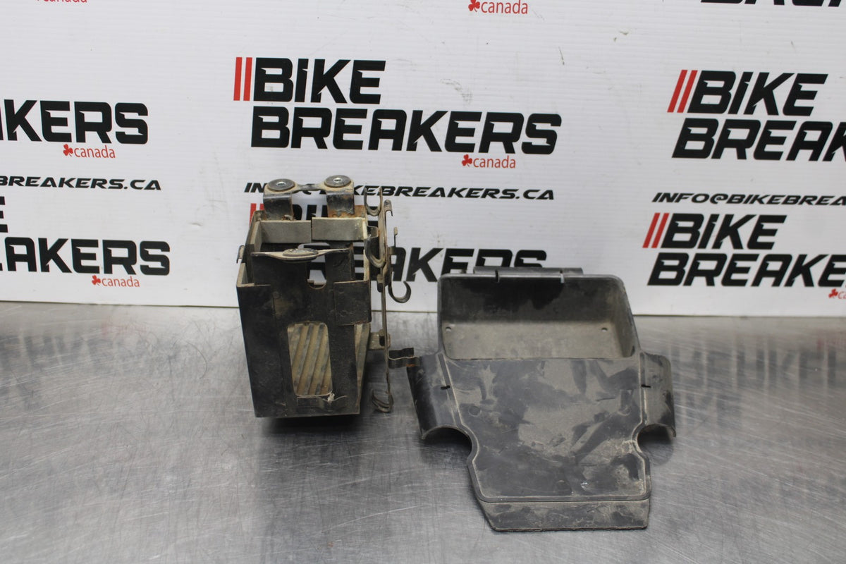77 SUZUKI GS750 BATTERY BOX TRAY COVER BB779