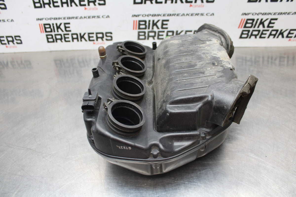 00 SUZUKI GSXR750 AIRBOX AIR INTAKE FILTER BOX BB820