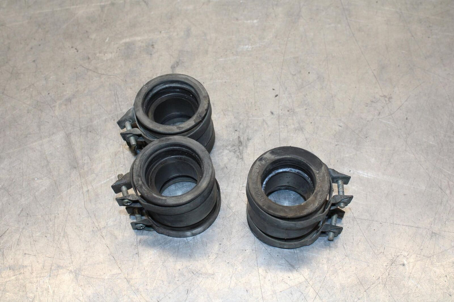 75 SUZUKI GT 550 CARBS CARBURETORS INTAKE BOOTS BB67