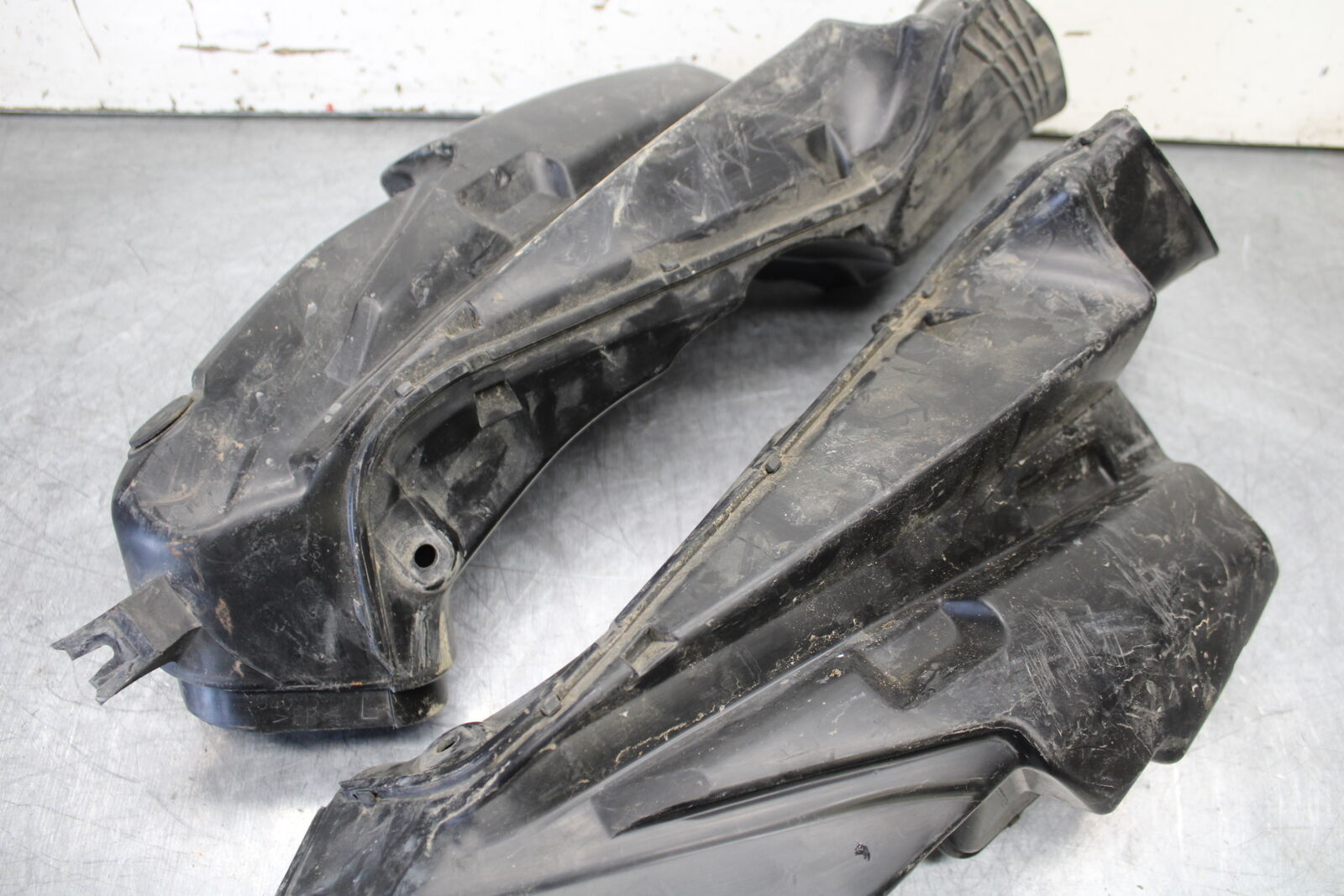 06-07 SUZUKI GSXR 600 RIGHT LEFT AIR INTAKE DUCTS BB243