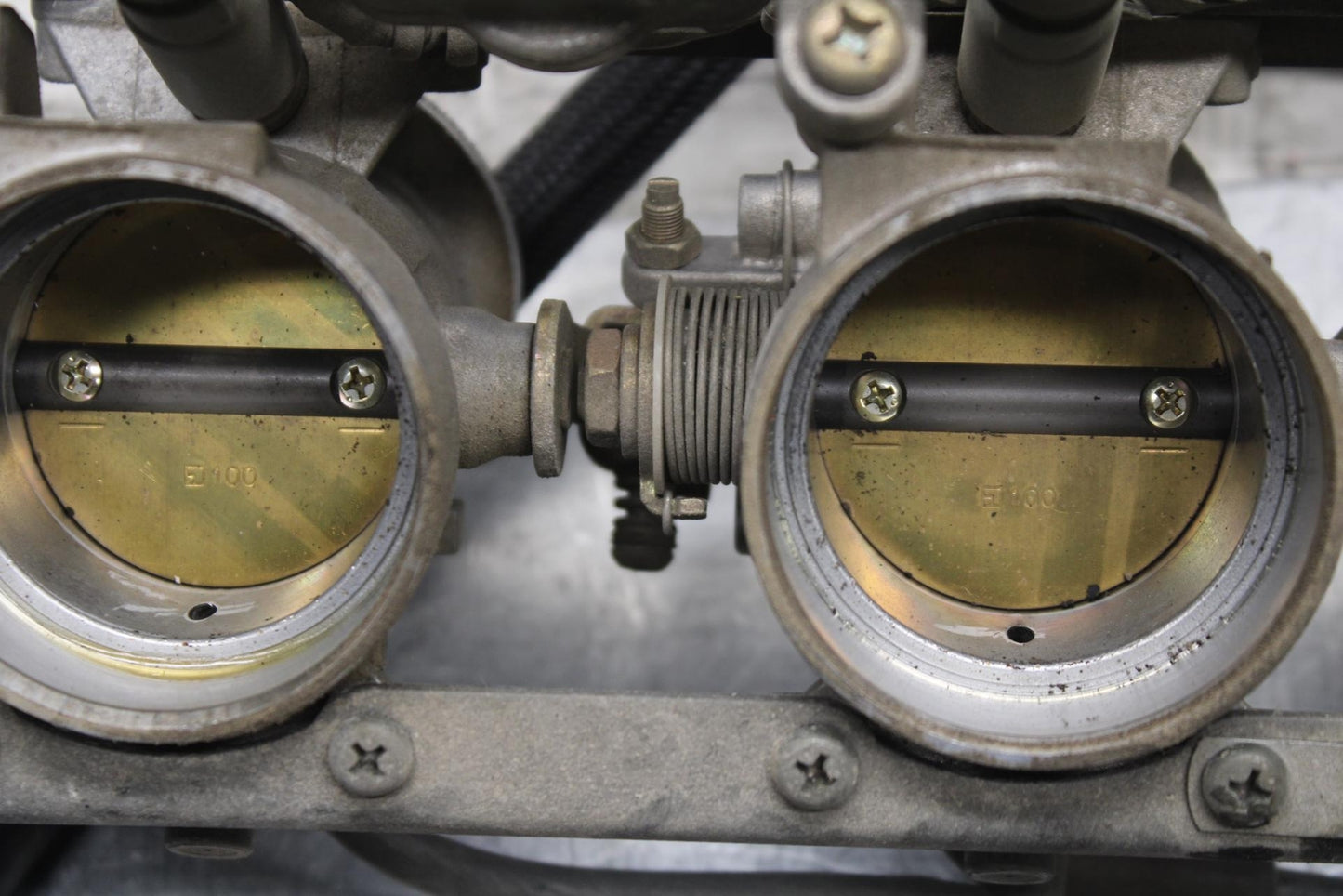 2000 Kawasaki Ninja ZX12R ZX1200A MAIN FUEL INJECTORS / THROTTLE BODIES BB565