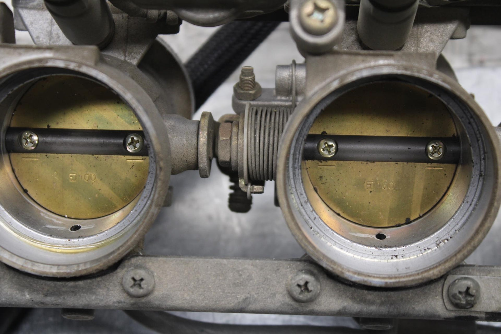 2000 Kawasaki Ninja ZX12R ZX1200A MAIN FUEL INJECTORS / THROTTLE BODIES BB565