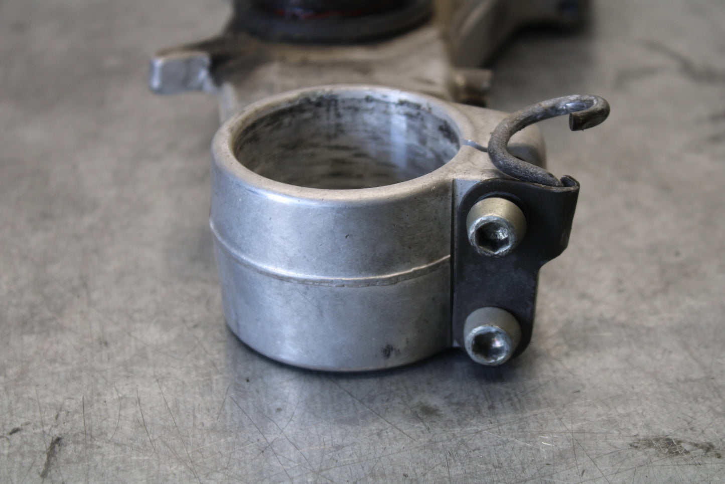 03-04 KAWASAKI NINJA ZX6RR FRONT FORKS CLAMP LOWER TRIPLE TREE STEM BB684