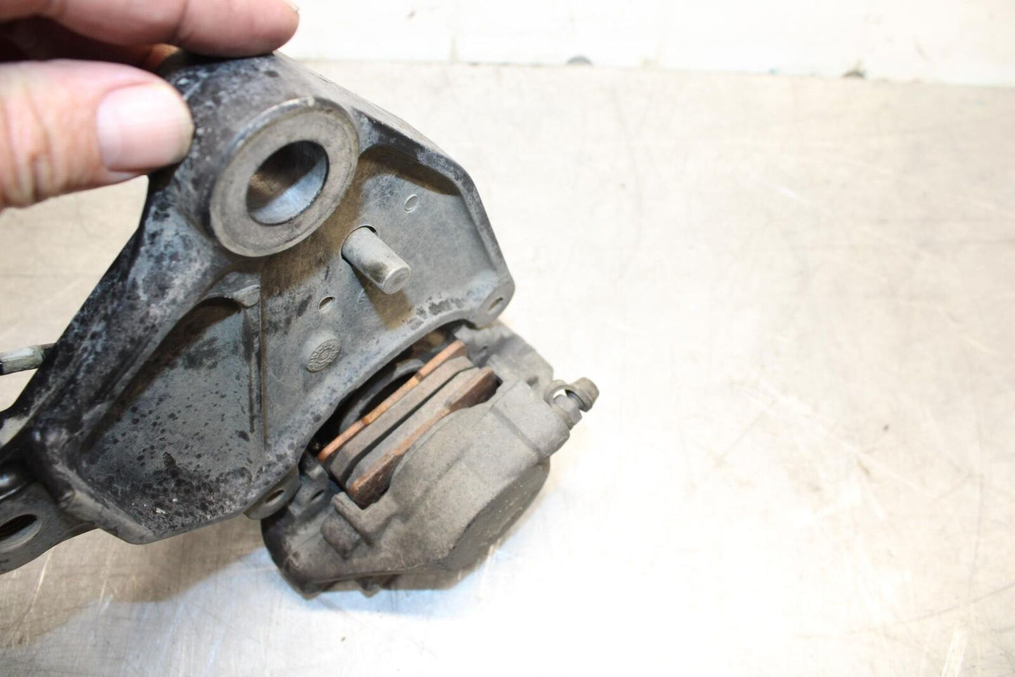 07-08 KAWASAKI CONCOURS 1400 ABS REAR BACK BRAKE CALIPER W MOUNT BRACKET BB449