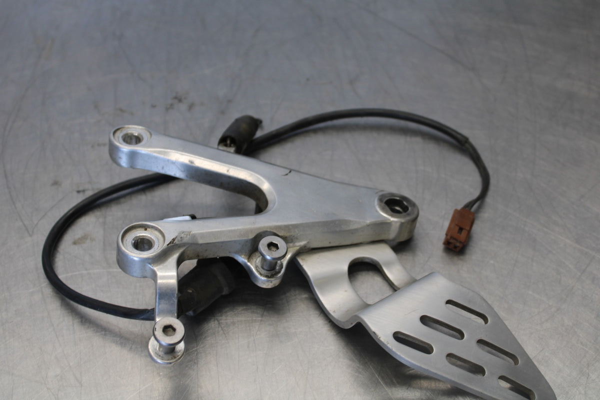 05 YAMAHA YZF R6 RIGHT REARSET REAR SET DRIVER FOOT PEG BRACKET MOUNT BB894