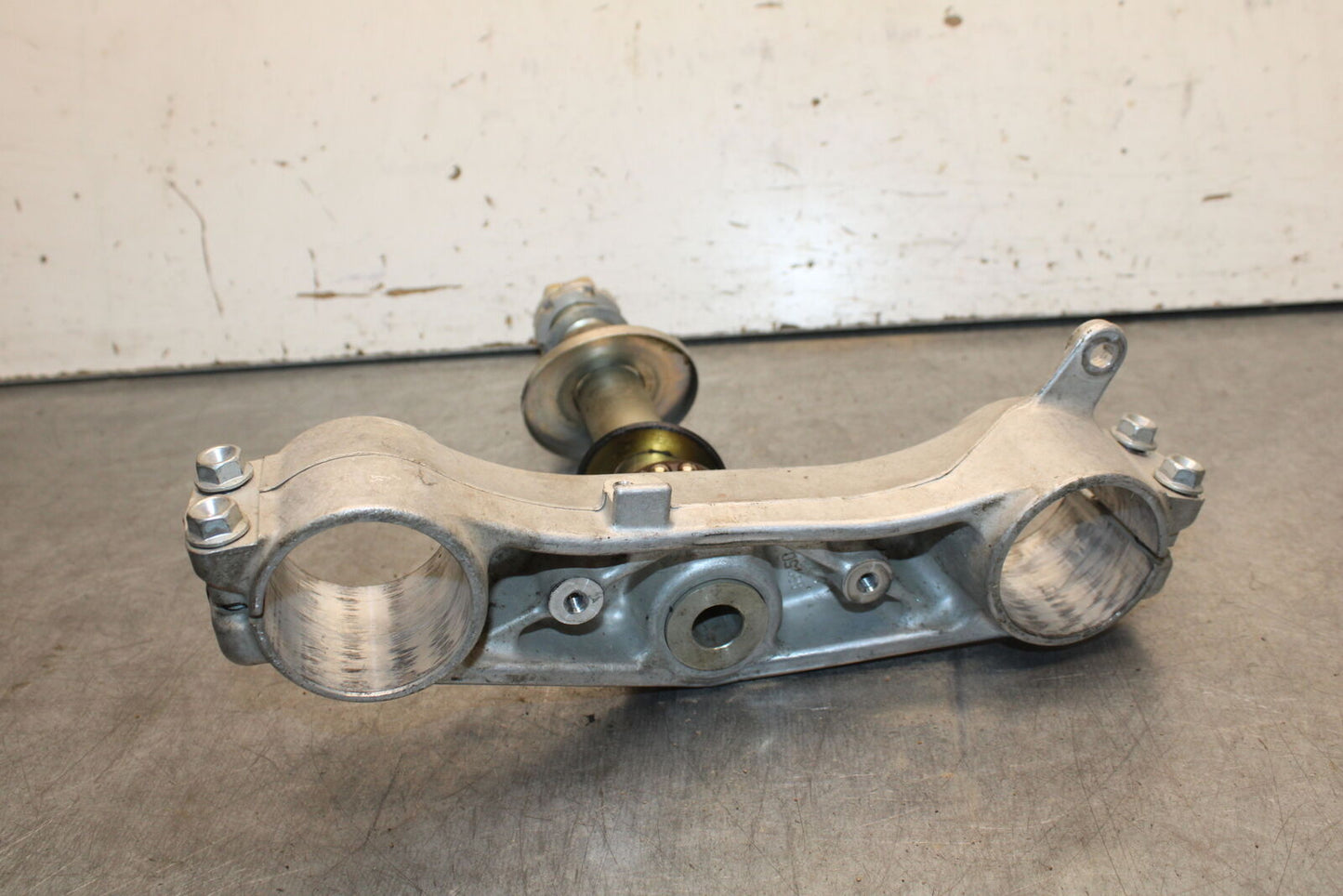 06-07 SUZUKI GSXR750 FRONT FORKS CLAMP LOWER TRIPLE TREE STEM 51311-01H00 BB670