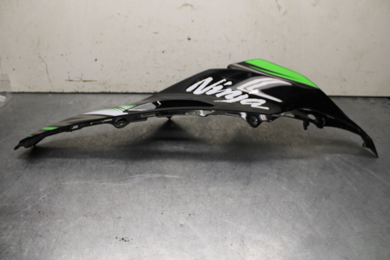 16 KAWASAKI NINJA ZX10R RIGHT FRONT UPPER MID SIDE FAIRING COWL PLASTIC BB650
