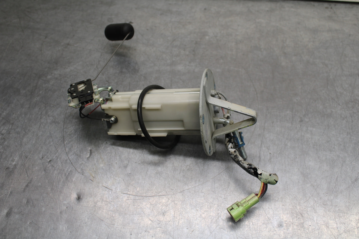 08-10 SUZUKI GSXR 600 FUEL PUMP GAS PETROL SENDER UNIT BB753