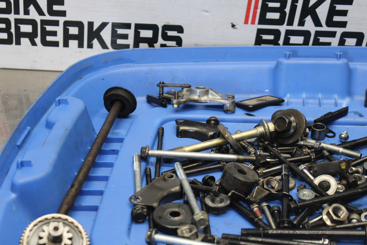 97 KAWASAKI VULCAN 1500 VN1500D CLASSIC ENGINE BOLTS HARDWARE MOTOR BB936