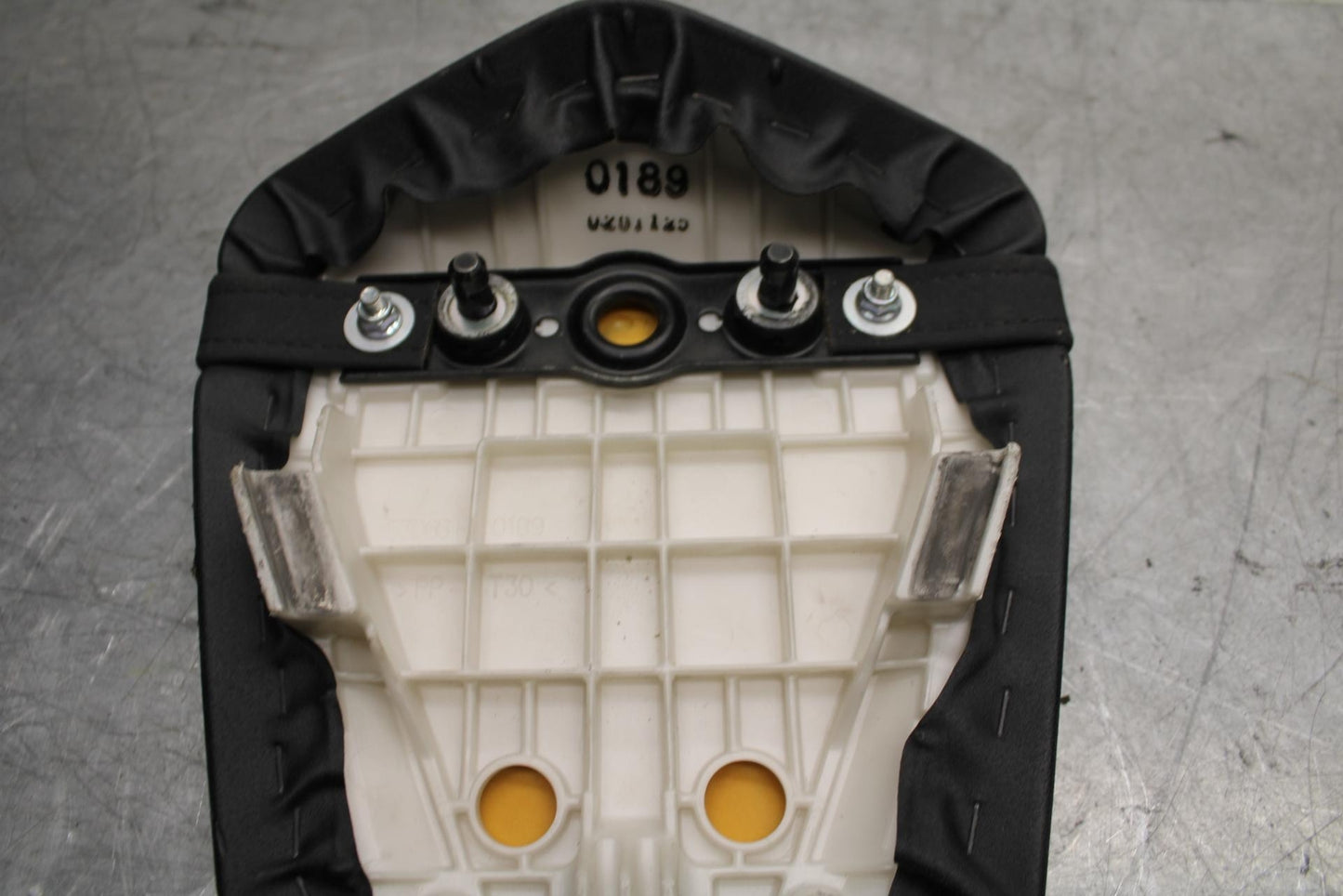 2009 Kawasaki Ninja ZX6R ZX600R REAR BACK PASSENGER TANDEM SEAT PAD SADDLE BB548