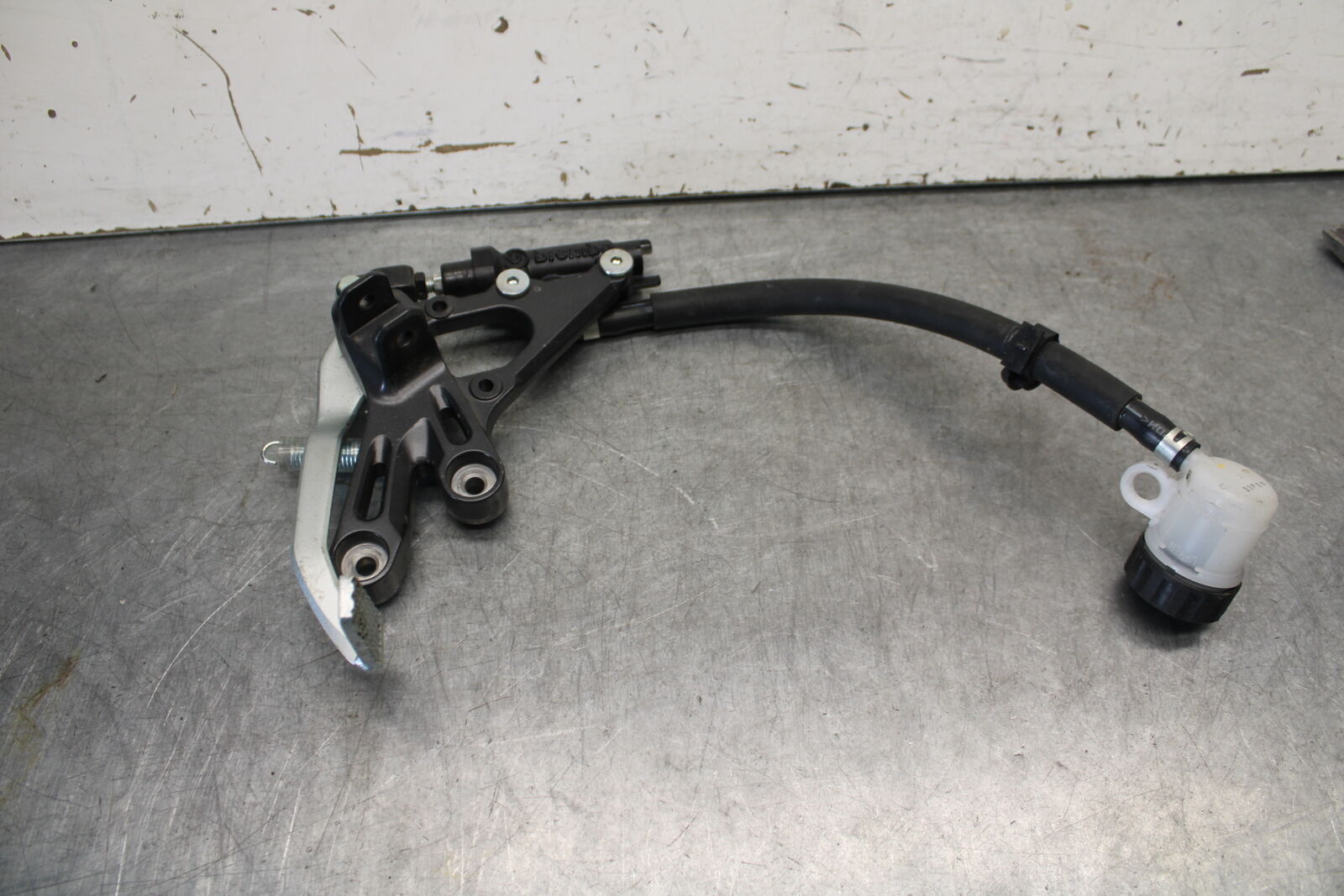 22-23 YAMAHA YZF R7 RIGHT REARSET REAR SET DRIVER FOOT PEG REST STOP BB583