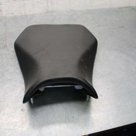 2017 Suzuki GSXR600 FRONT DRIVERS SEAT  SADDLE PILLION 45100-14J10-DW2 #B BB527