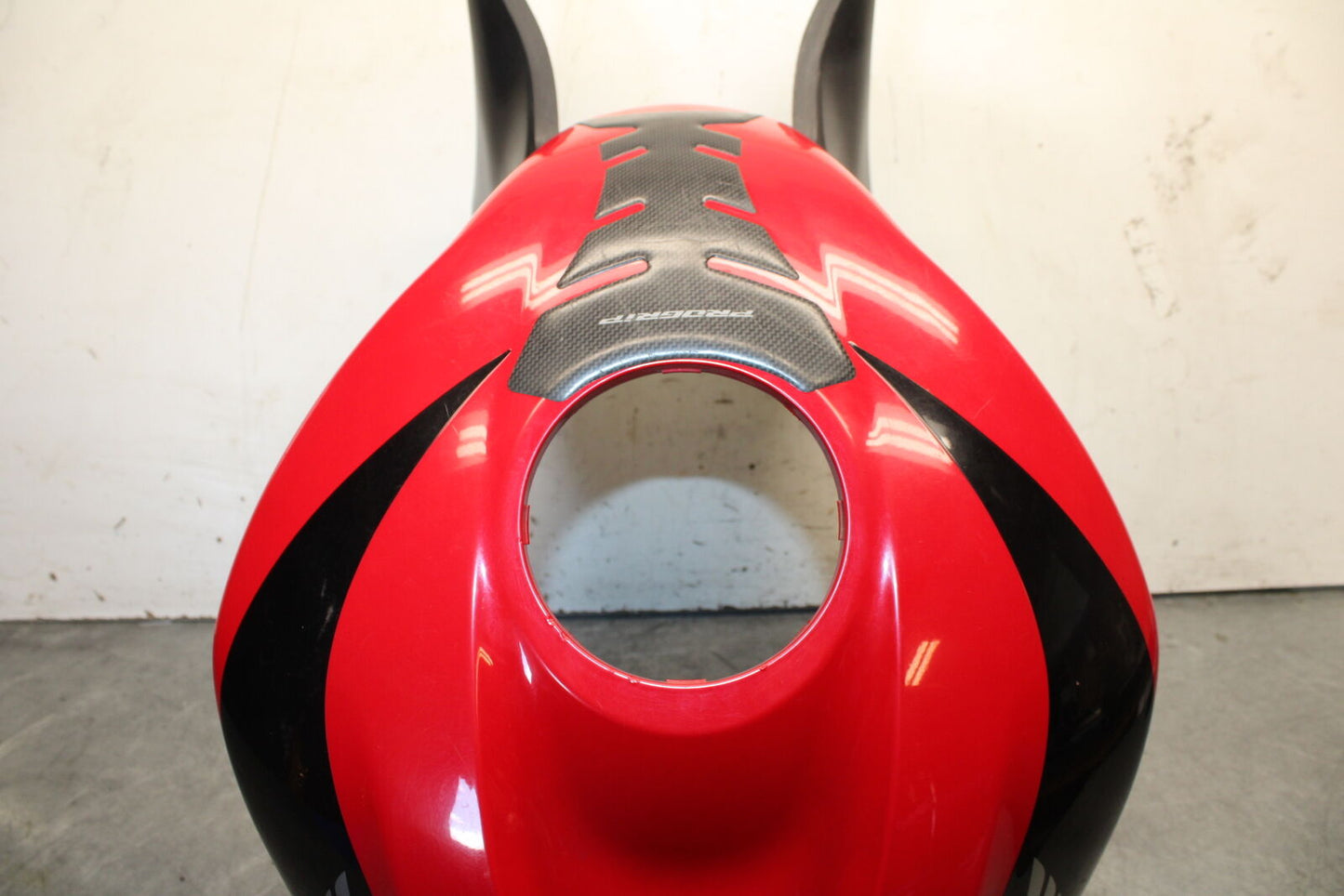 07-12 HONDA CBR600RR GAS TANK FUEL CELL COVER FAIRING COWL BB672