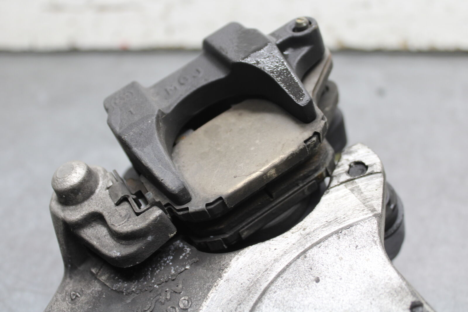 05-06 HONDA CBR600RR REAR BACK BRAKE CALIPER W MOUNT BRACKET BB727