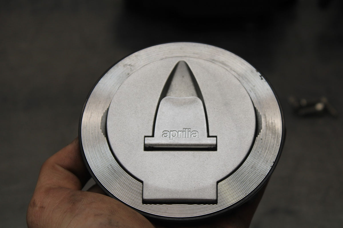 15 APRILIA RSV4 FACTORY APRC ABS IGNITION KEY GAS CAP SEAT LOCK GAUGES BB901