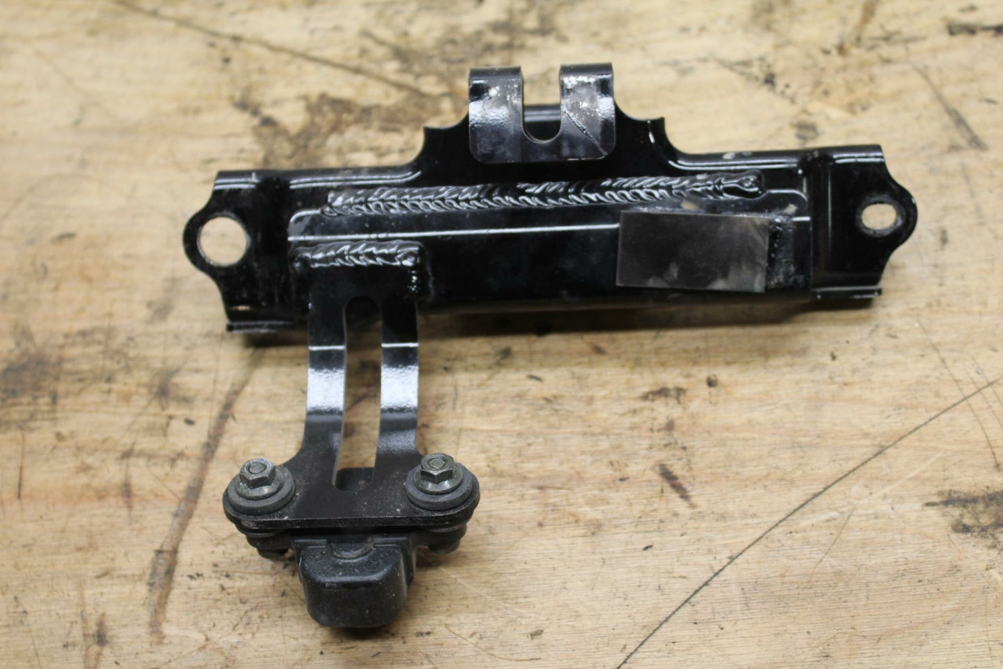 04-05 KAWASAKI NINJA ZX10R GAS TANK FUEL PETROL RESERVOIR BRACKET MOUNT BB322