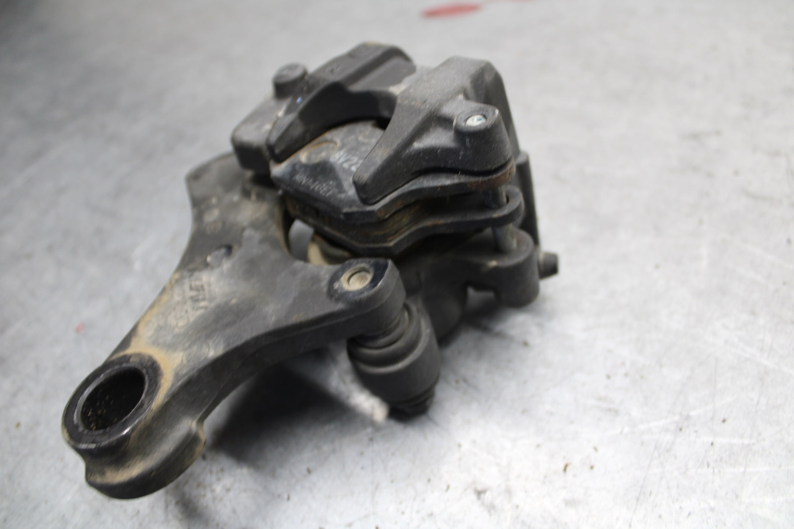 09-11 TRIUMPH DAYTONA 675 REAR BACK BRAKE CALIPER W MOUNT BRACKET BB652