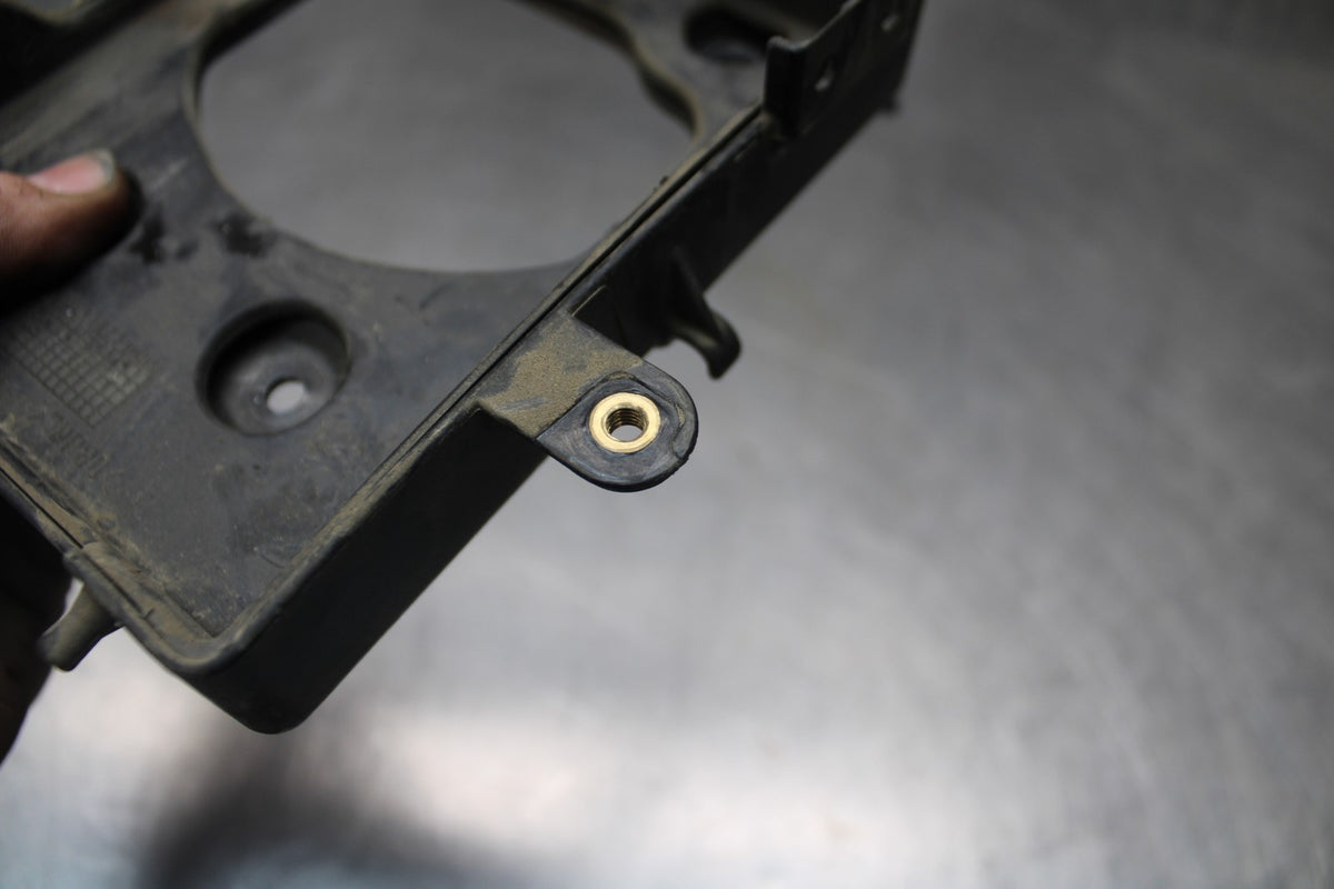 02 DUCATI MONSTER 620 REAR BACK TAIL UNDERTAIL BATTERY TRAY PLASTIC BB851