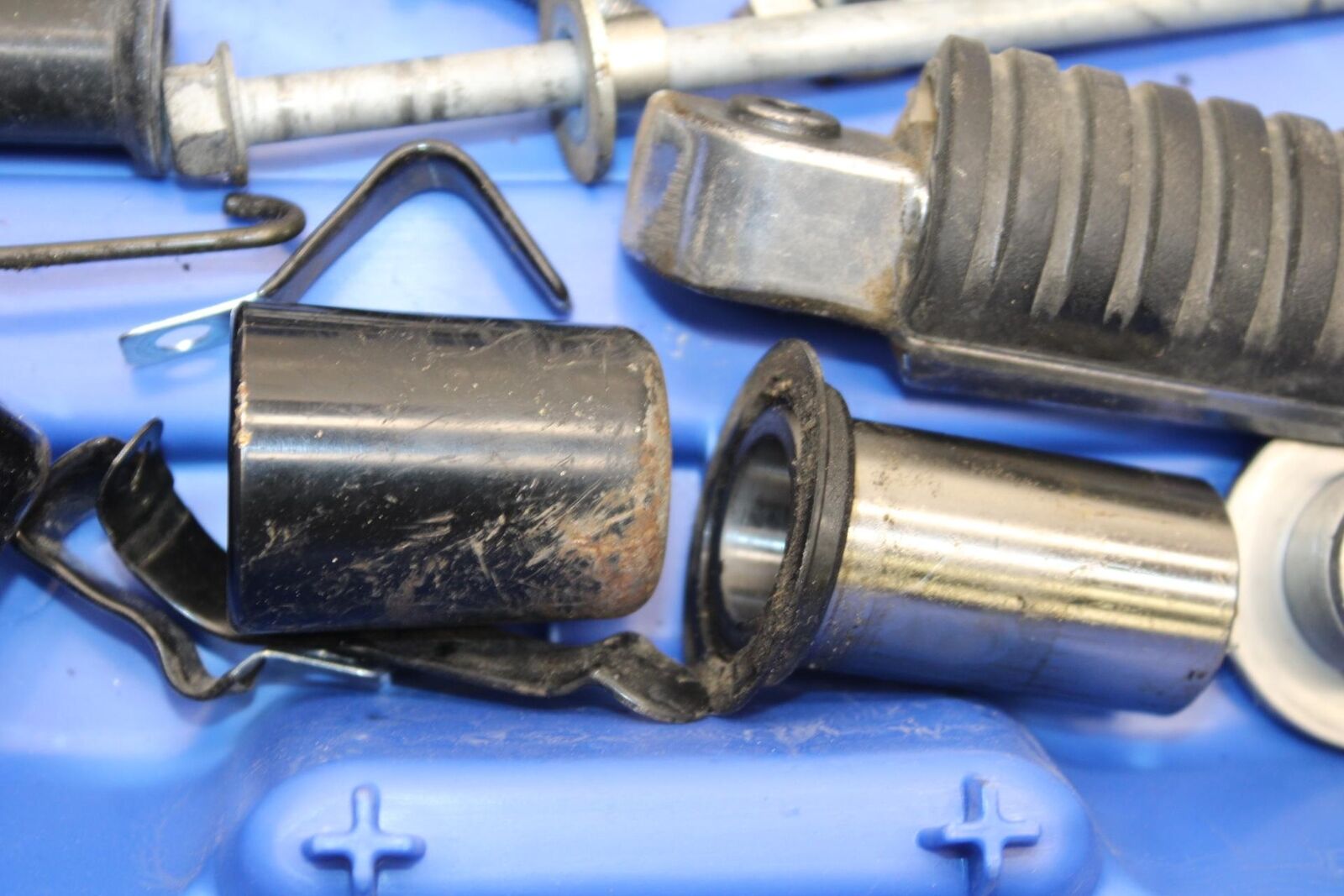 2014 Kawasaki Ninja 650 EX650E ENGINE MOUNTING AND MISC BOLTS HARDWARE BB569