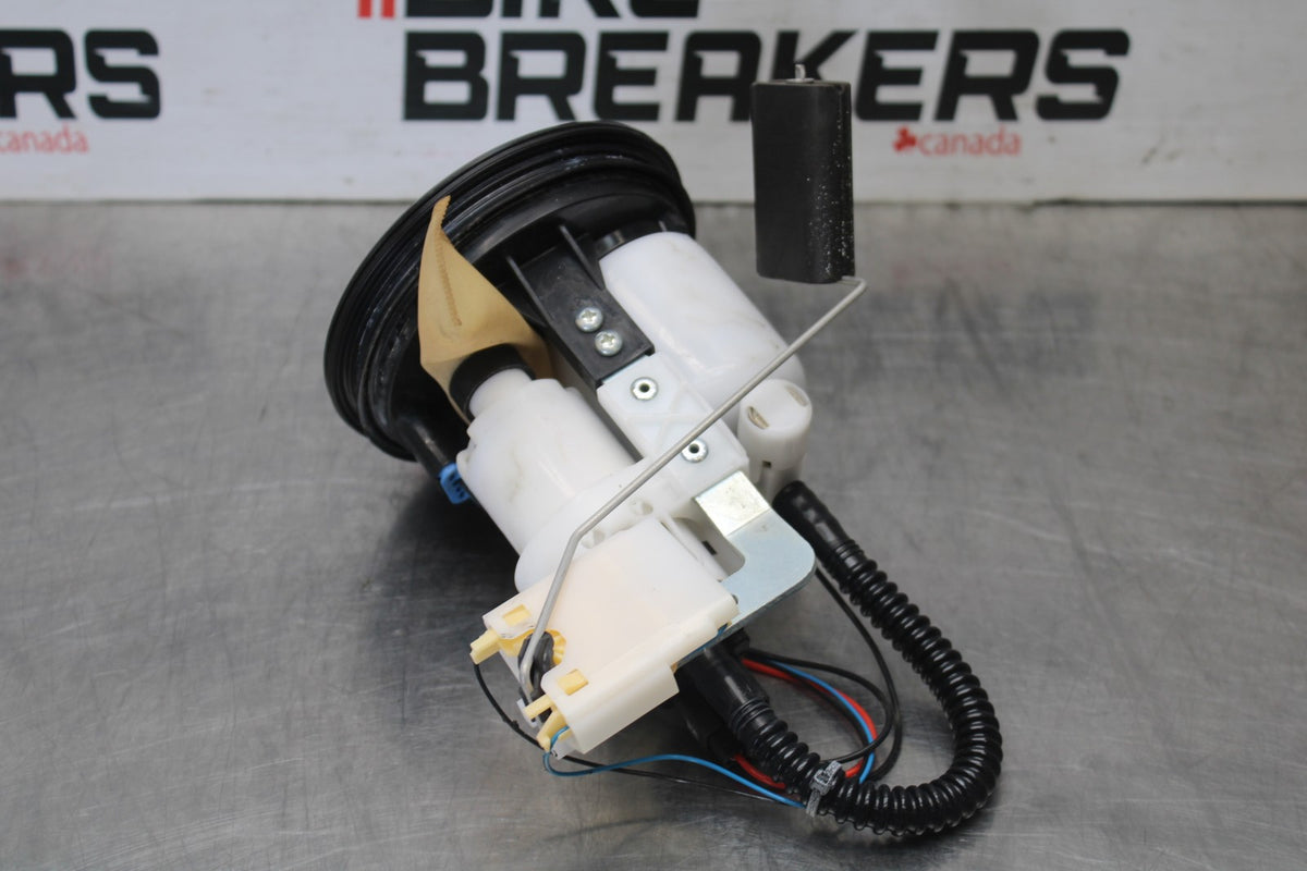 20-23 BMW F900R FUEL PUMP GAS PETROL SENDER UNIT BB923